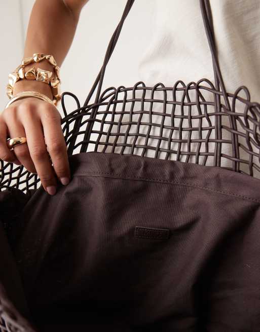 Mango weave detail tote bag with drawstrnig inner lining in brown, 2 of 3