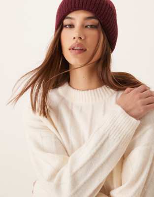 wide ribbed round neck sweater in white