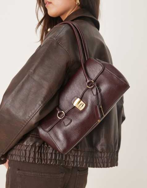 Mango – Wiśniowoczerwona duża torebka na ramię z brelokiem do kluczy - view 1