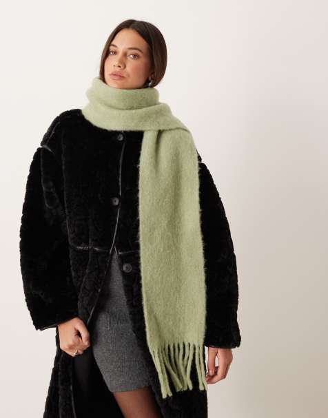 Mango wool mix scarf with tassles in mint green