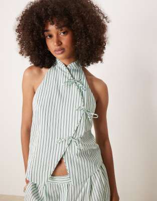 Mango Wrap Front Bow Detail Top In Green