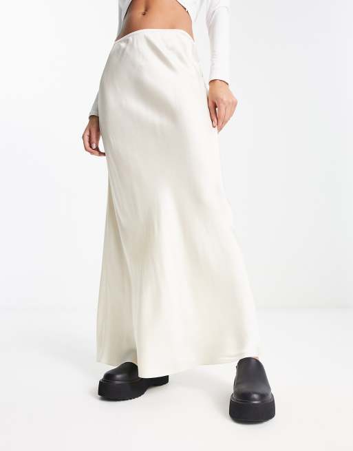 Mango x Camille – Midaxirock aus Satin in Ecru mit niedrigem Bund