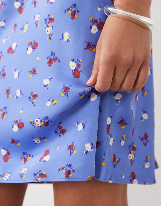 Mango x Hailey Bieber – Blå, blommig, knälång kjol, 2 av 5