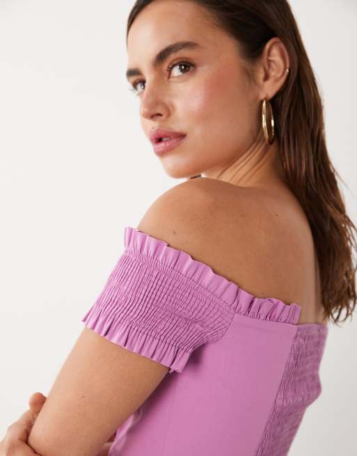 Mango x Hailey Bieber – Rosa blus med bara axlar och volang, 2 av 4
