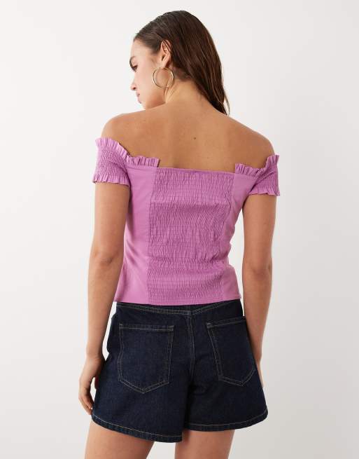 Mango x Hailey Bieber – Różowa bluzka z odsłoniętymi ramionami i falbanką, 4 z 4