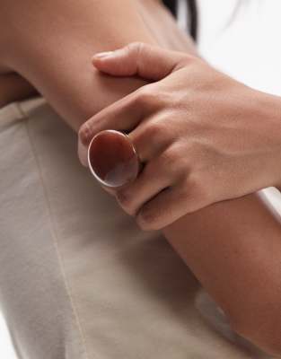 Mango x Kaia Gerber – Brun ring med hartsdetalj - view 1