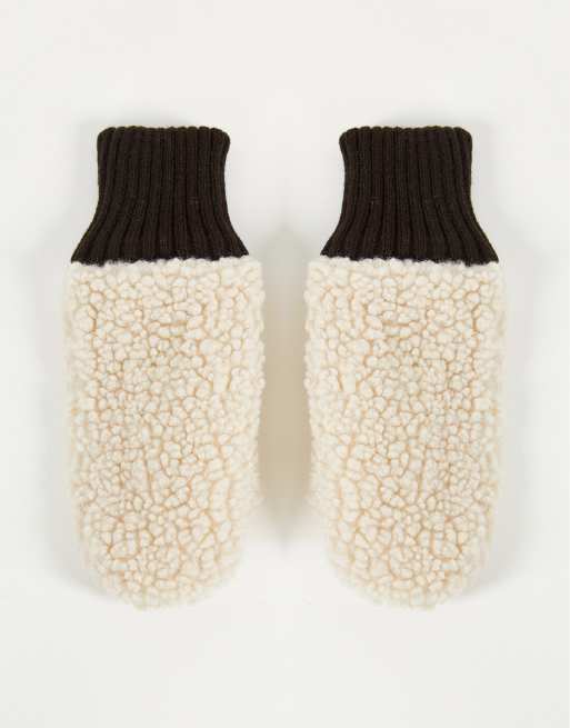 Manoplas color crema de borreguito de Miss Selfridge
