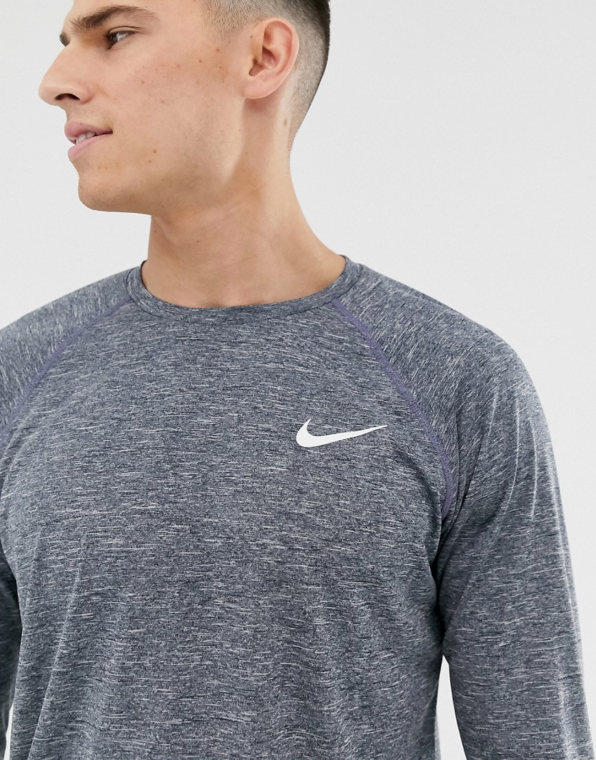 Marineblå langærmet hydroguard t-shirt fra Nike Swimming