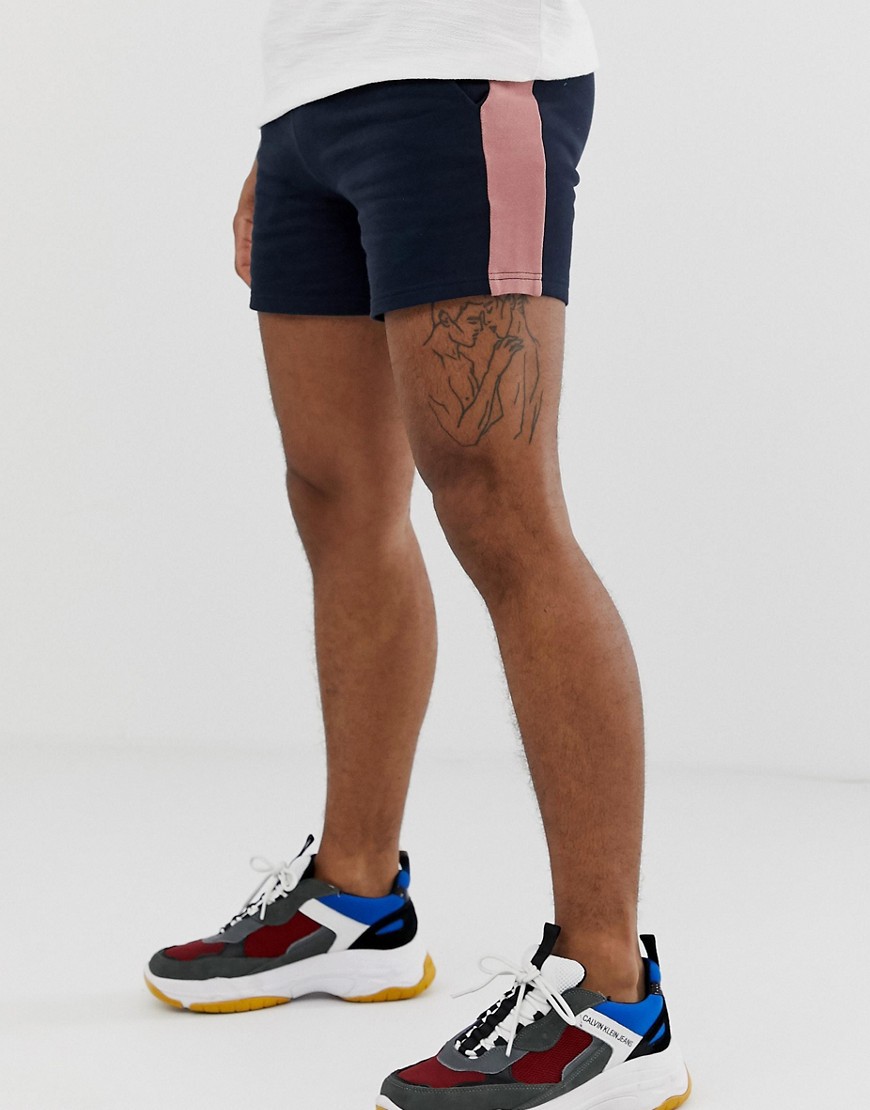 Marineblå skinny shorts i denim og kort længde med striber i siden fra ASOS DESIGN