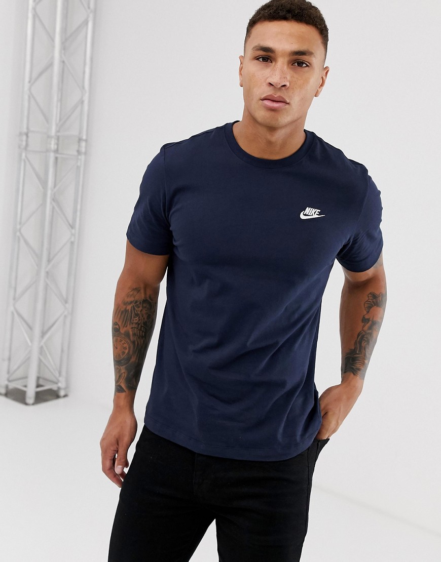 Marineblå T-shirt fra Nike Club