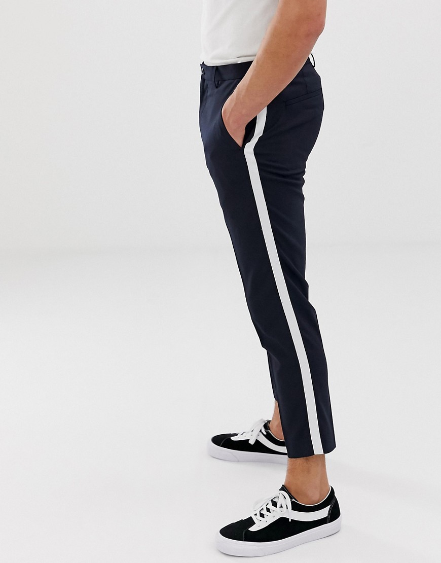 Marineblå, tapered bukser med sidestribe fra Burton Menswear