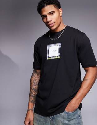 carter check t-shirt in black