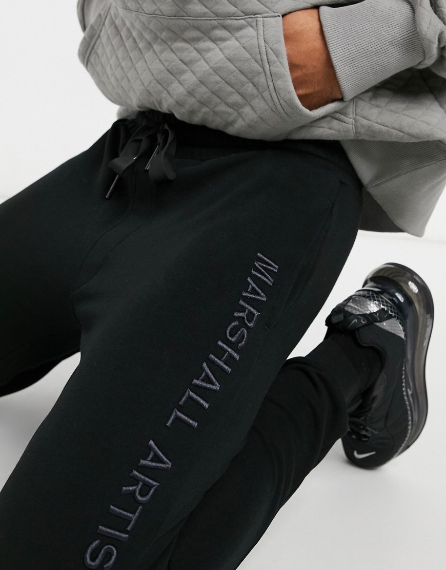 Marshall Artist - Non Ath - Smaltoelopende joggingbroek met borduursel in zwart