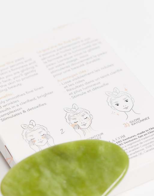 Masajeador facial verde Gua Sha de cuarzo de Zoe Ayla, 4 de 4