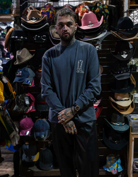 Mason Newman x Topman – Luźny T-shirt w czarnym spranym kolorze z długimi rękawami oraz nadrukiem kowbojskiego buta z przodu i nadrukiem z tyłu - view 1