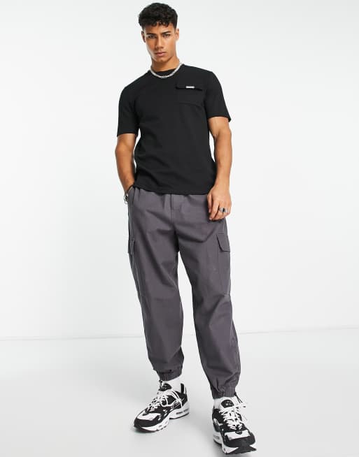 Mauvais – Hochwertiges T-Shirt in Schwarz mit Brusttasche