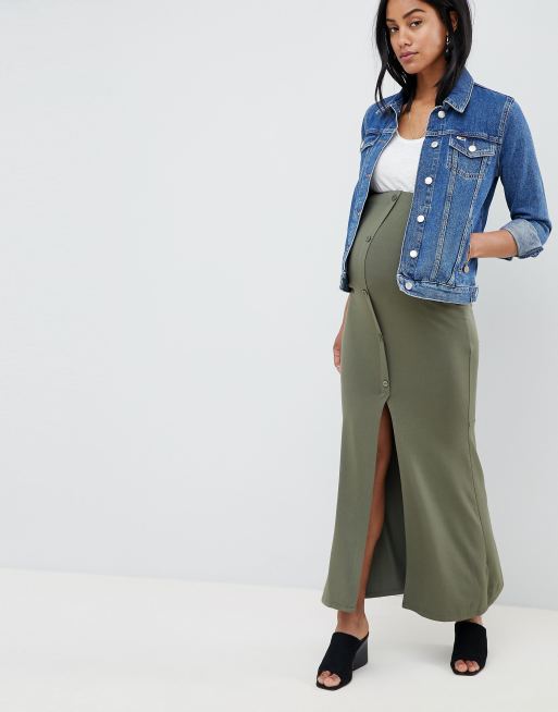 Maxinederdel med knapsøjle og splitdetalje fra ASOS DESIGN Maternity