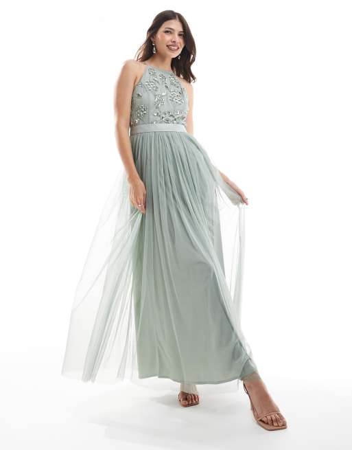 Maya – Brautjungfer – Neckholder-Maxikleid in Salbeigrün mit Blumenverzierung
