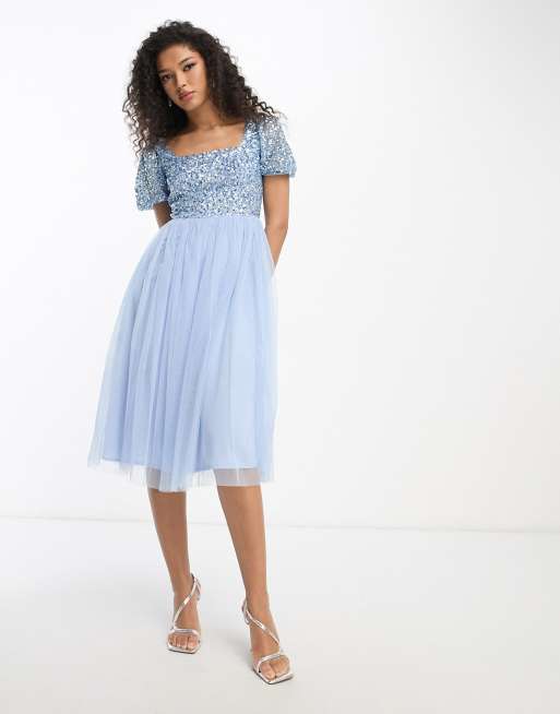 Light blue midi dress with outlet sleeves