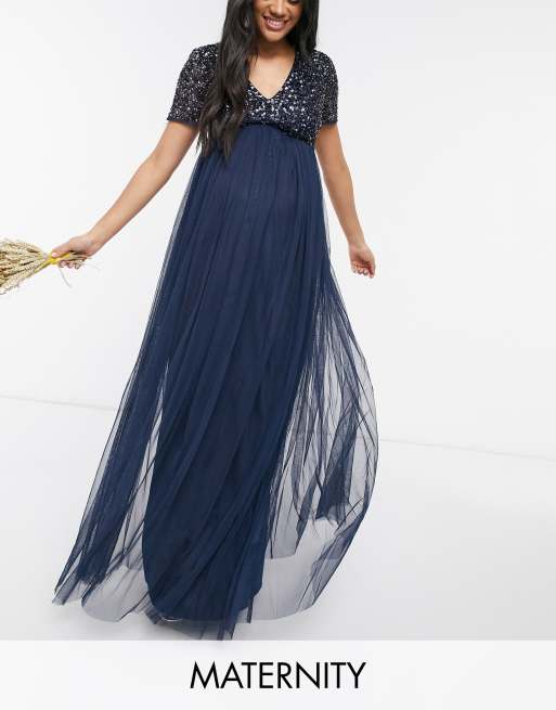 Maya Maternity - Vestito lungo da damigella in tulle blu navy con scollo a V e delicate paillettes tono su tono