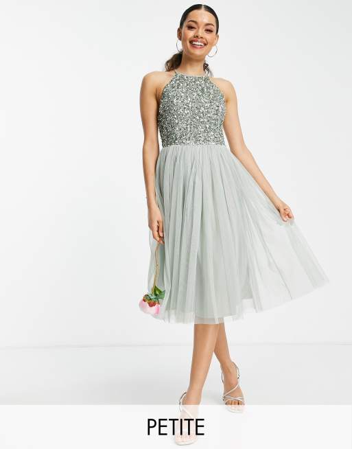 Maya Petite Bridesmaid – Szałwiowa tiulowa sukienka midi z dekoltem halter i delikatnymi cekinami
