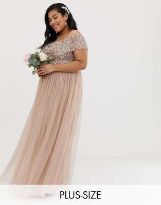 Maya Plus - Bruidsmeisjes - Tule maxi jurk met blote schouders en fijne lovertjes in dezelfde kleurschakering in taupe beigeroze