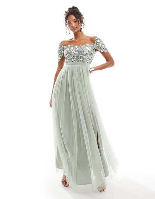 Maya - Vestito lungo da damigella con scollo Bardot a cuore verde salvia con decorazioni