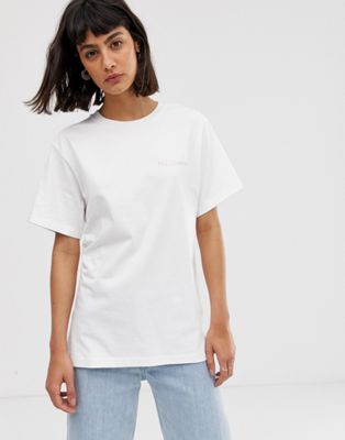 M.C. Overalls – Avslappnad t-shirt med logga på bröstet och grafik baktill-Vit