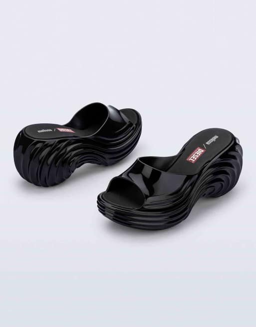 Melissa x Diesel Quantam platform wedge in black, 4 of 4