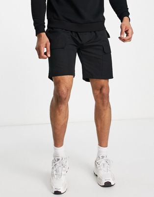 Mennace cargo shorts in black
