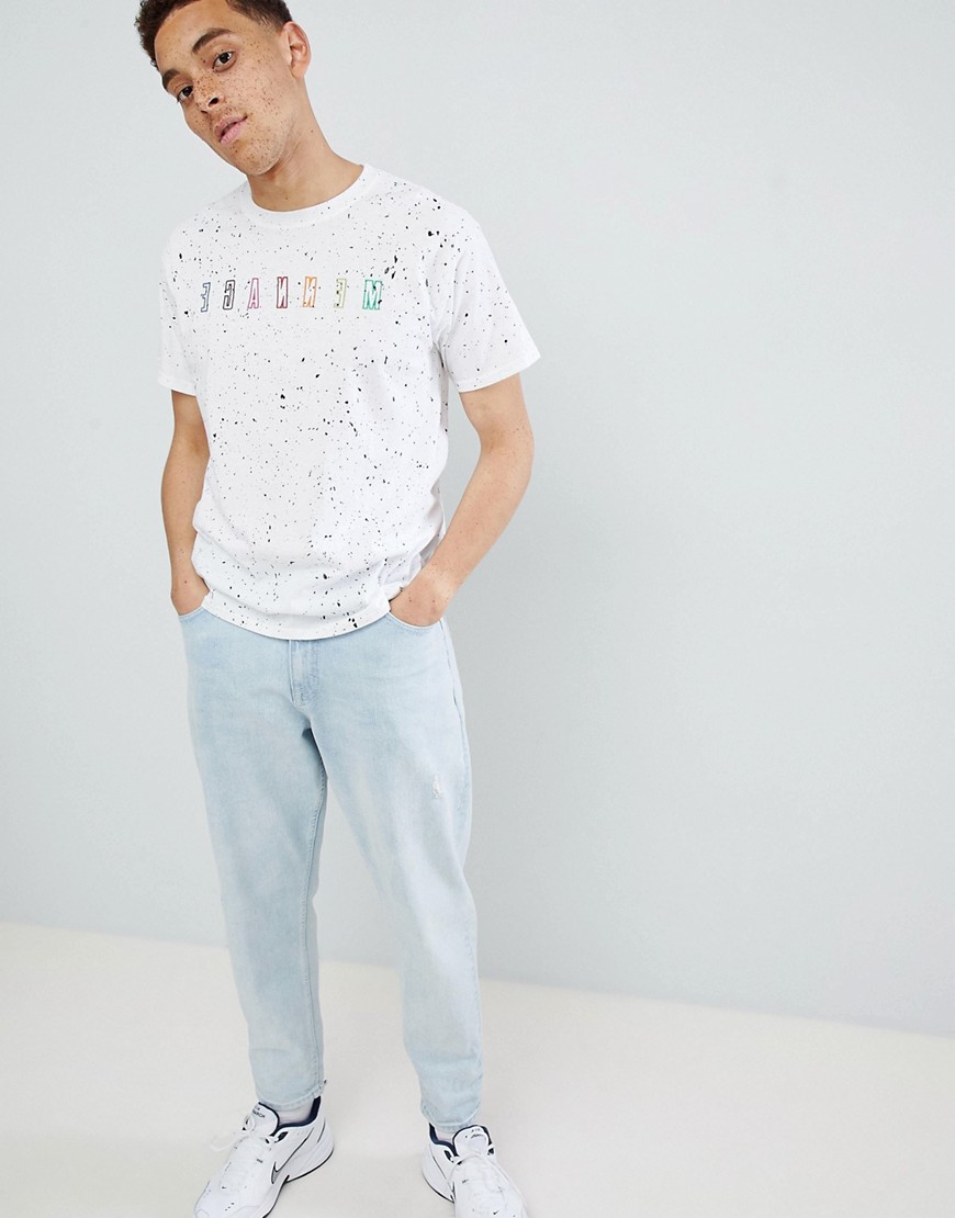Mennace – Färgglatt broderat t-shirt-Vit