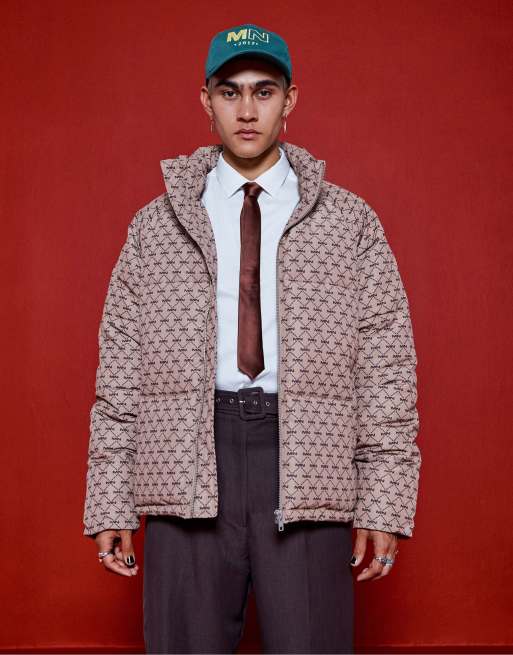 Mennace - Gewatteerd jack met monogram print en raglanmouwen in beige