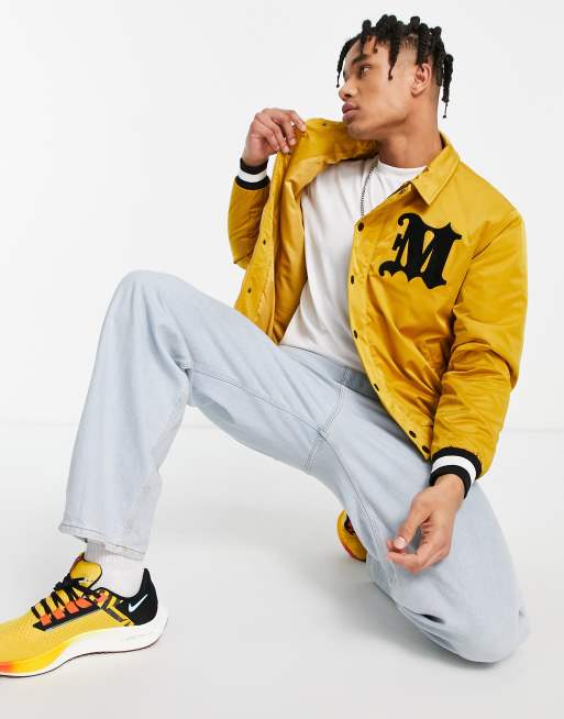 Mennace - Giacca bomber in stile college con logo gotico, colore giallo