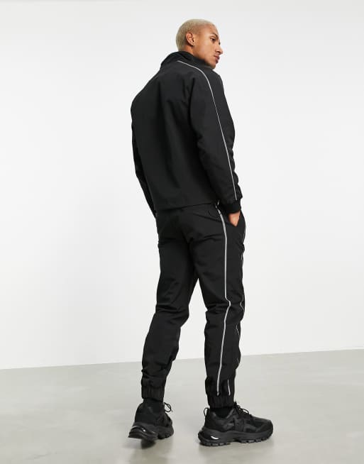 Mennace - Nylon joggingbroek in zwart met reflecterende biezen, deel van co-ord set, 4 van 4
