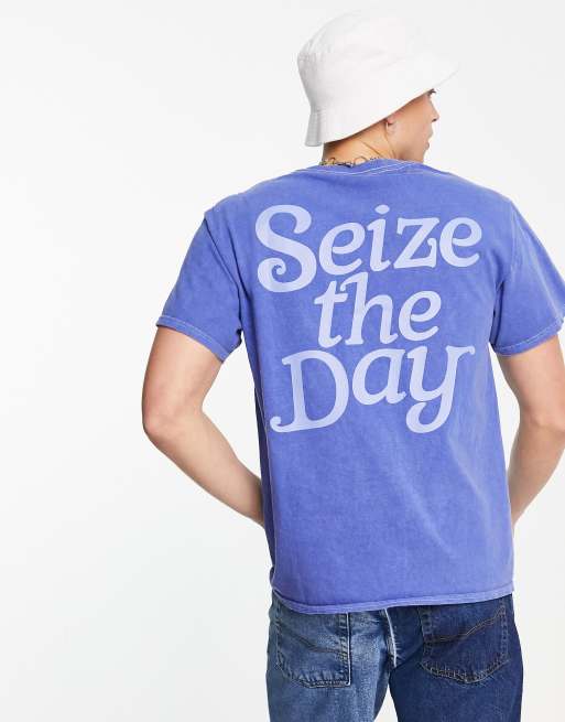 Mennace – T-Shirt in Staubblau mit Slogan-Print am Rücken