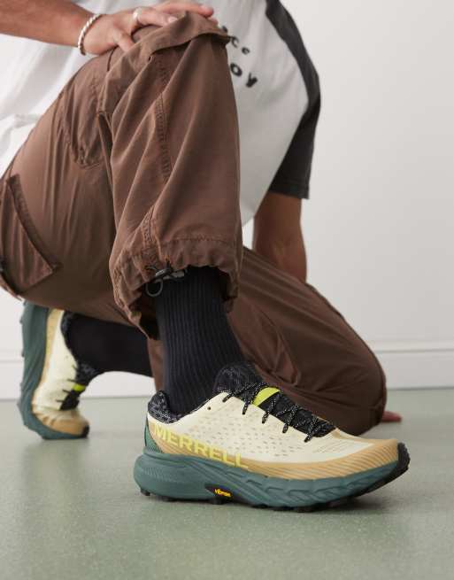 Merrell Agility Peak 5 sneakers in beige and gray, 3 of 5