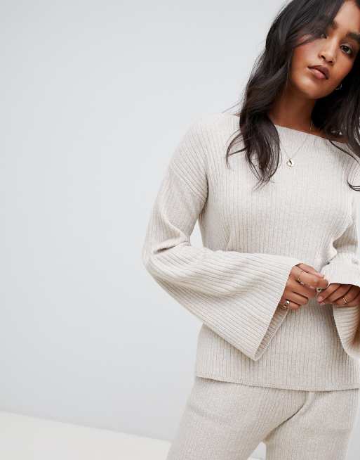 Ribstrikket sæt af offshoulder-trøje og joggingbukser fra Micha Lounge, 2 af 3