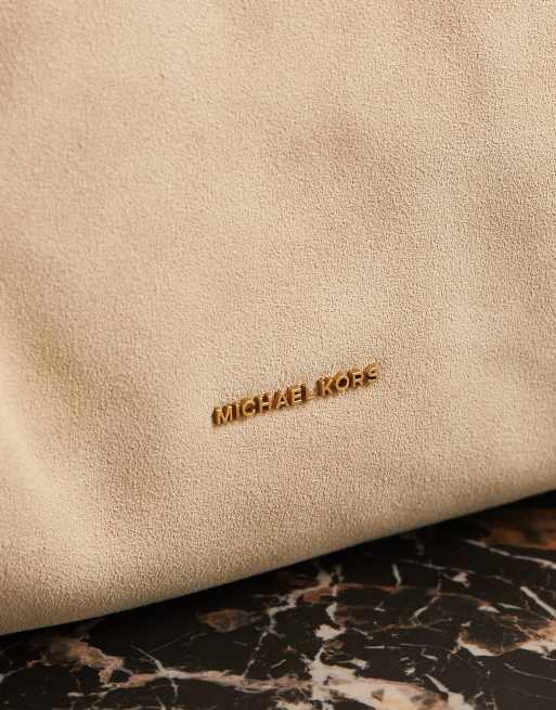 Michael Kors Indie large cinch tote bag in light khaki, 3 of 4