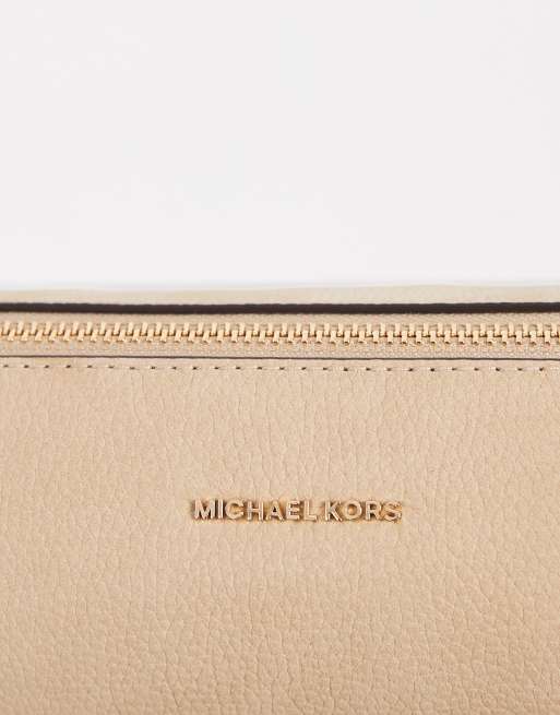 Michael Kors - Izzy - Kleine schoudertas met ronde buidelvorm in crème, 4 van 4