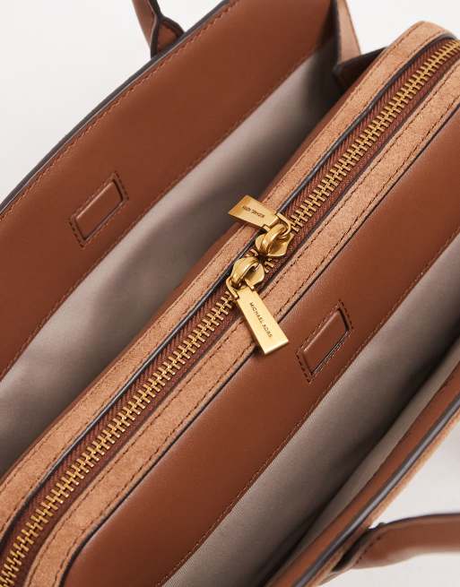 Michael Kors Laila kleine Schultertasche im Querformat aus luggagebraunem Wildleder, 3 von 4
