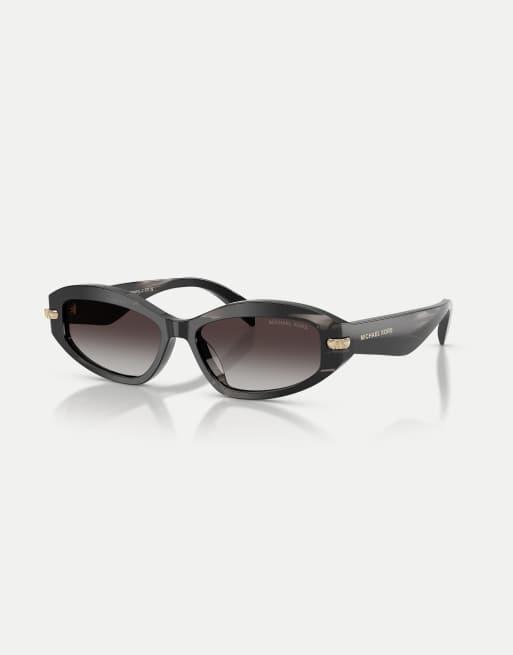 Michael Kors Wilmington ovale Sonnenbrille mit grauen Gläsern in schwarzer Hornoptik, 3 von 4