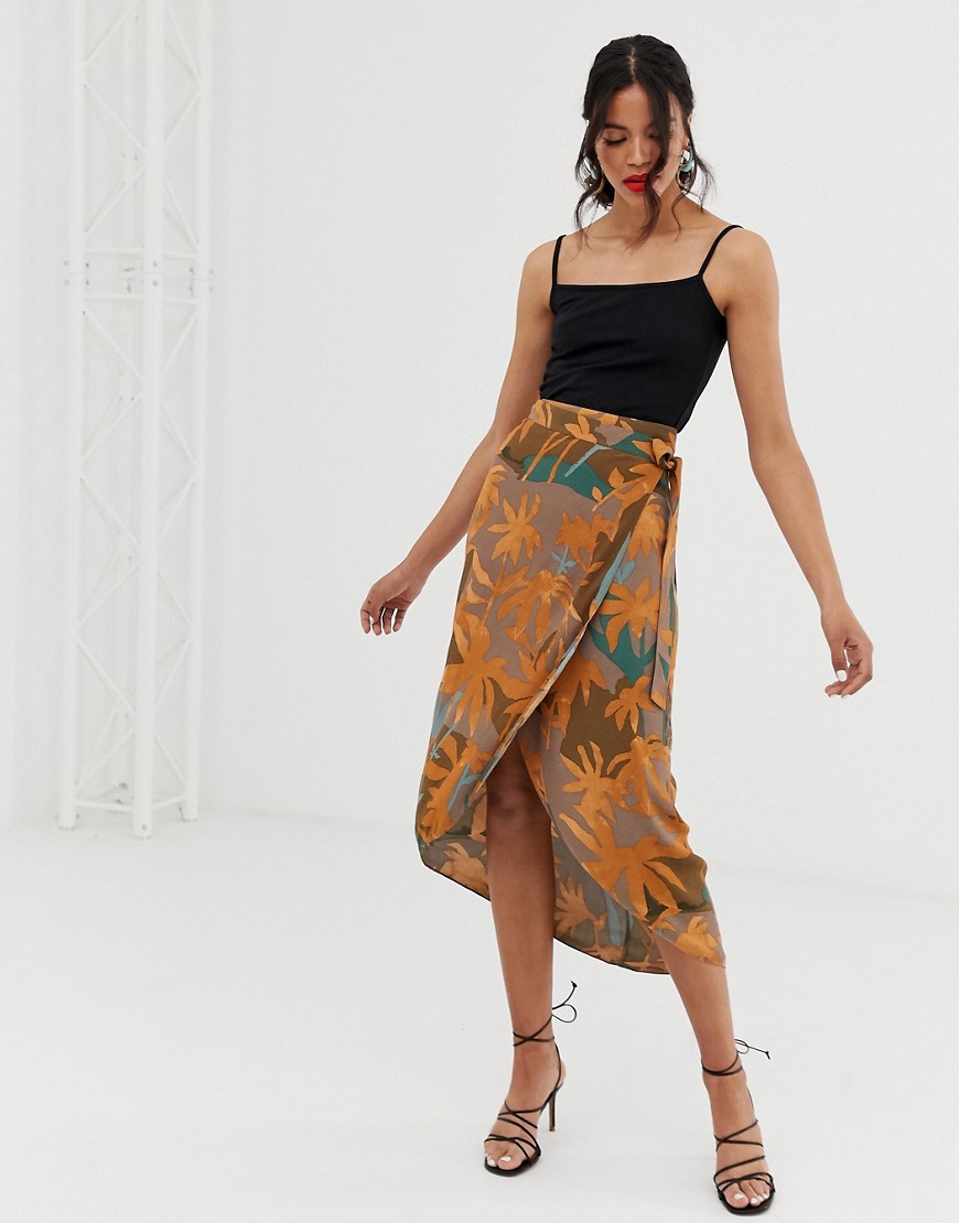 Midi-slå-om-nederdel med buet kant i tropisk bladprint fra & Other Stories-Multifarvet