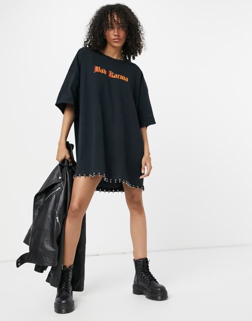 Milk It – Sukienka T-shirtowa oversize w stylu vintage z nadrukiem „Bad Karma
