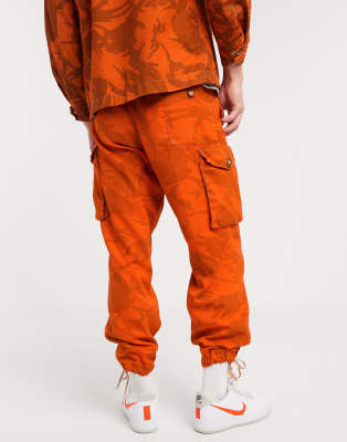 pantaloni cargo mimetici arancioni