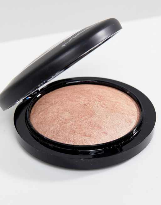 Mineralize skinfinish fra MAC - Soft And Gentle, 3 af 4