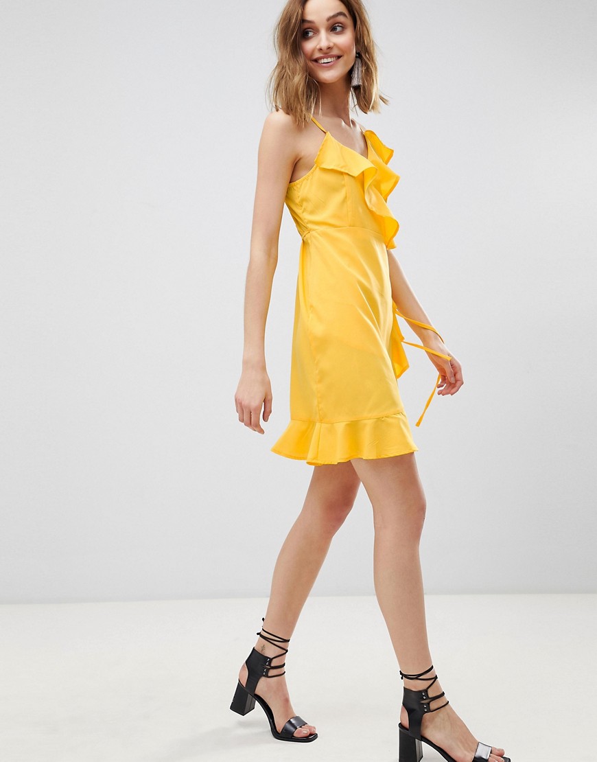 Mini-kjole med slå-om og flæser fra Vero Moda-Gul