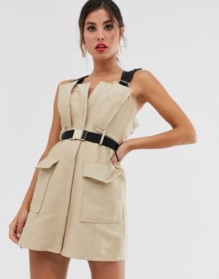 Mini trench-kjole med kontrastspænde og stropper fra ASOS DESIGN-Beige
