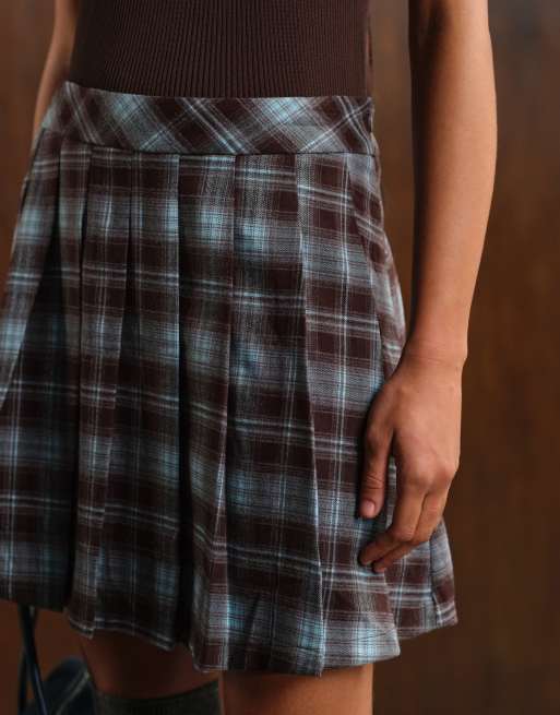 Minifalda a cuadros azules plisada de Threadbare, 2 de 5