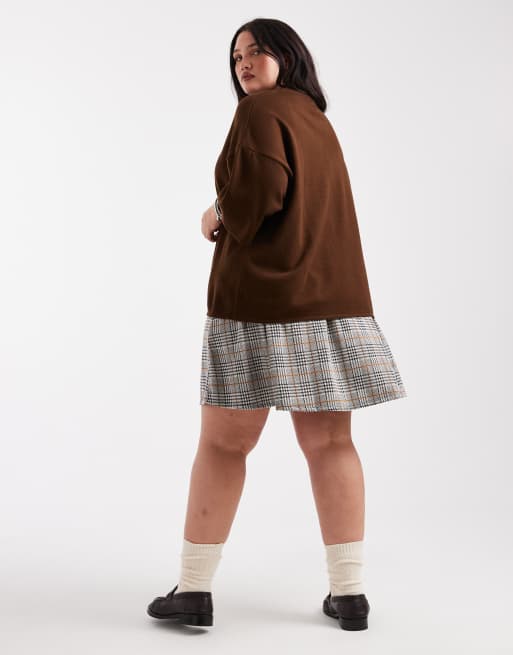 Minifalda a cuadros negros con vuelo de New Look Curve, 4 de 5