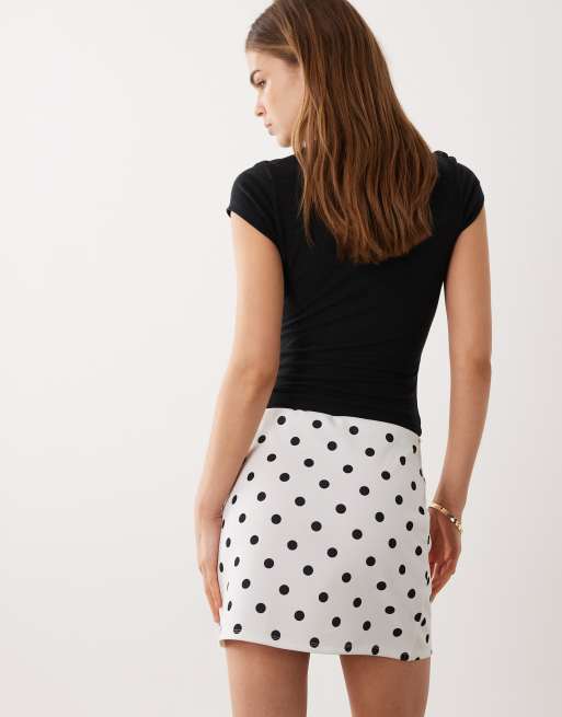 Minifalda acampanada con detalle de abertura y estampado de lunares de ASOS DESIGN, 4 de 5